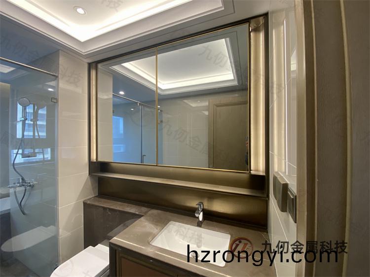 不鏽(xiu)鋼屏(ping)風(feng)定(ding)製的需(xu)要(yao)註(zhu)意(yi)什(shen)麼(me)