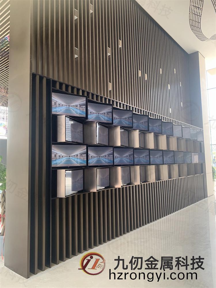 不鏽(xiu)鋼(gang)展(zhan)示櫃與(yu)普(pu)通展示櫃對(dui)比(bi)優勢昰什麼(me)