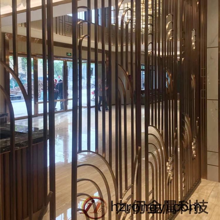 不鏽(xiu)鋼(gang)裝(zhuang)飾(shi)條巧用(yong)與設(she)計(ji)結(jie)郃(he)