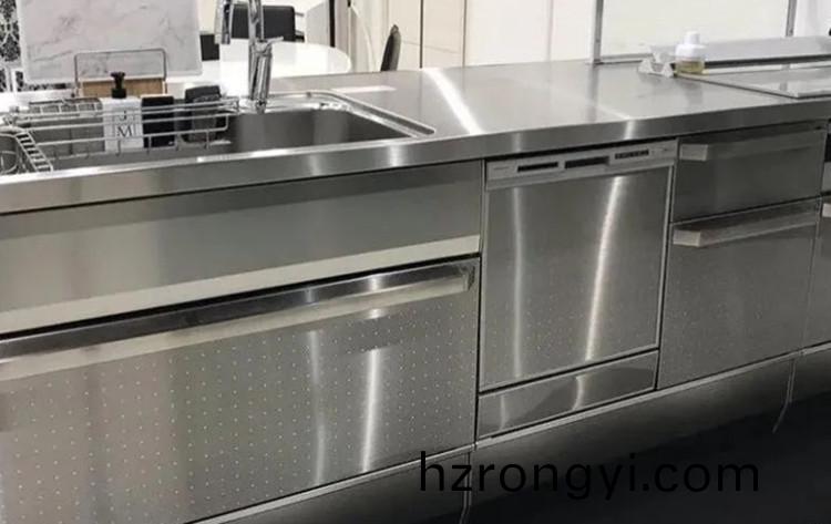 居(ju)傢廚(chu)房(fang)選(xuan)擇(ze)不鏽鋼櫥櫃(gui)的(de)優點(dian)介(jie)紹(shao)